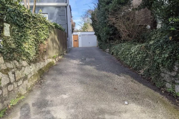 Off road driveway parking